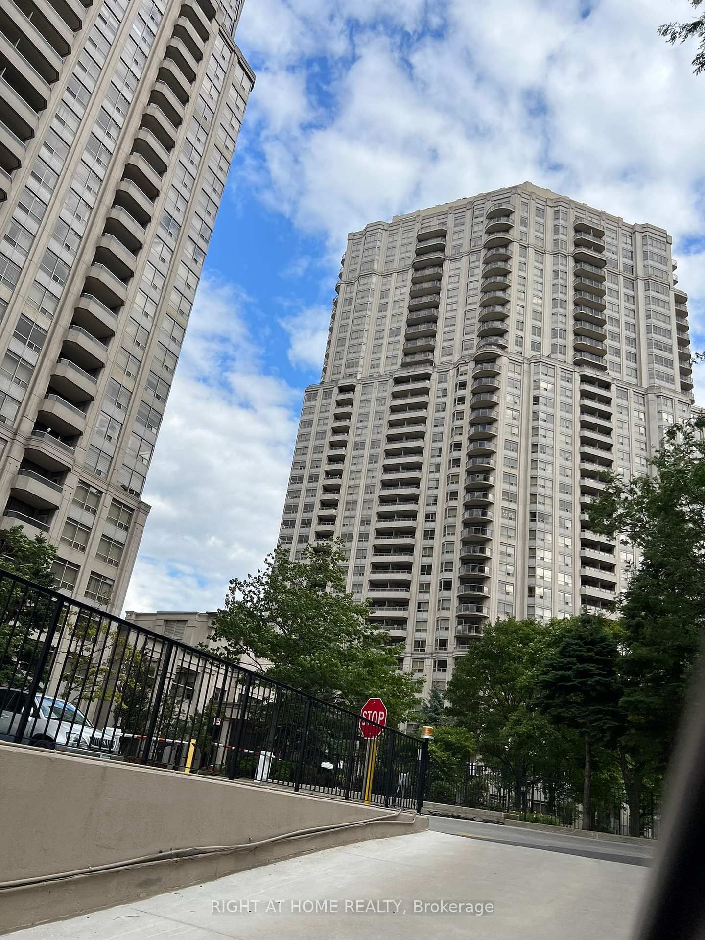 25 Kingsbridge Garden Circle, Unit 919 - Photo 14