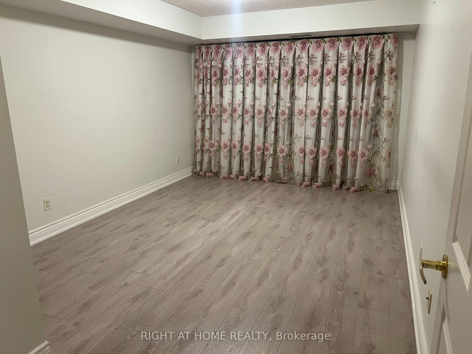 25 Kingsbridge Garden Circle, Unit 919 - Photo 6