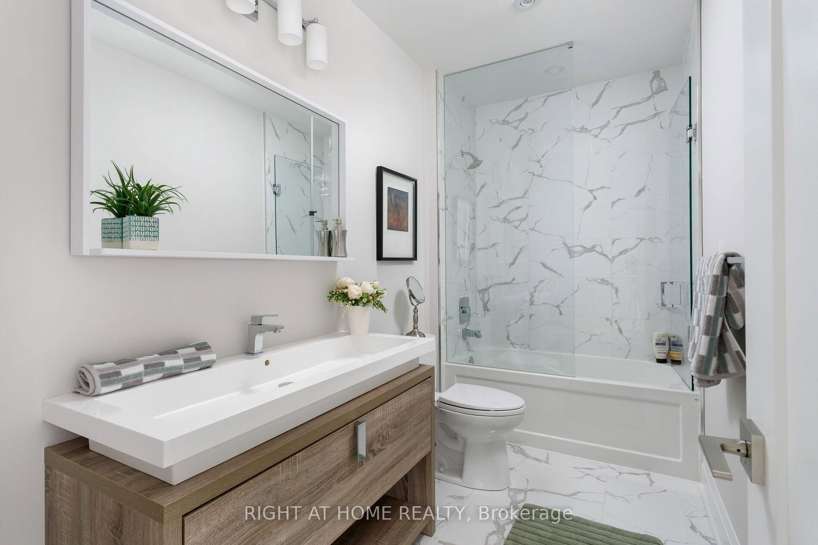 Detached House for sale at 175 Hay Avenue, Toronto, Ontario, M8Z 1G3 - Mimico - MLS: W13002792