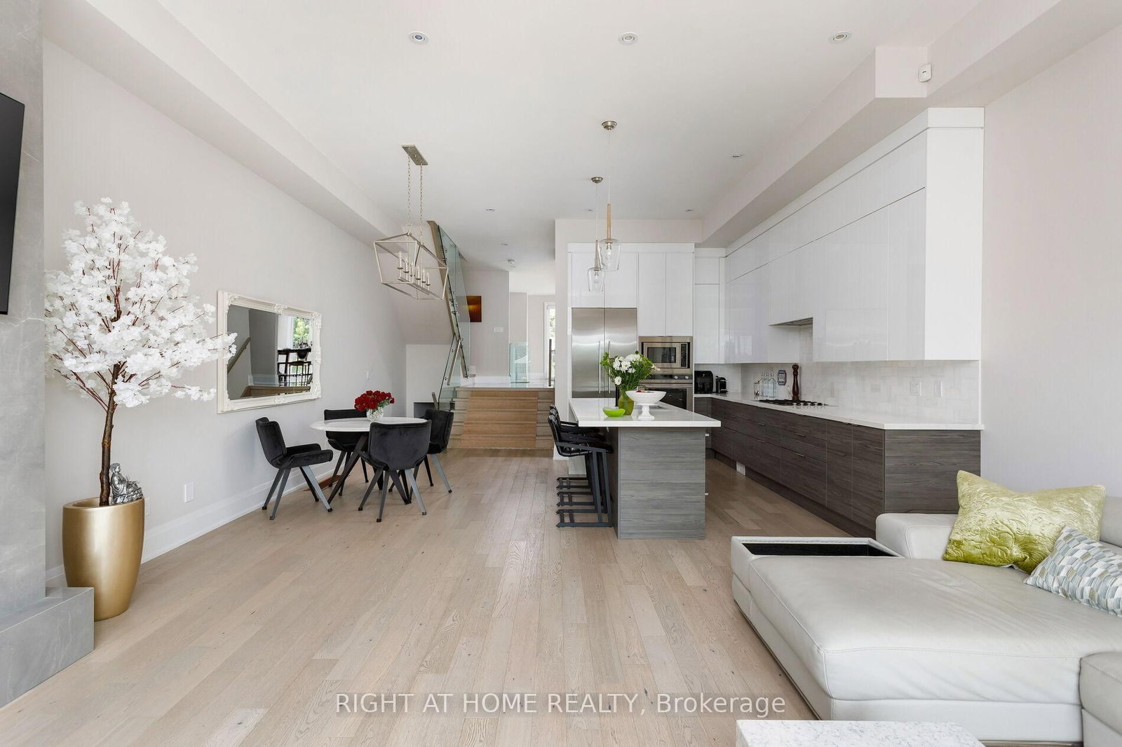 Detached House for sale at 175 Hay Avenue, Toronto, Ontario, M8Z 1G3 - Mimico - MLS: W13002792