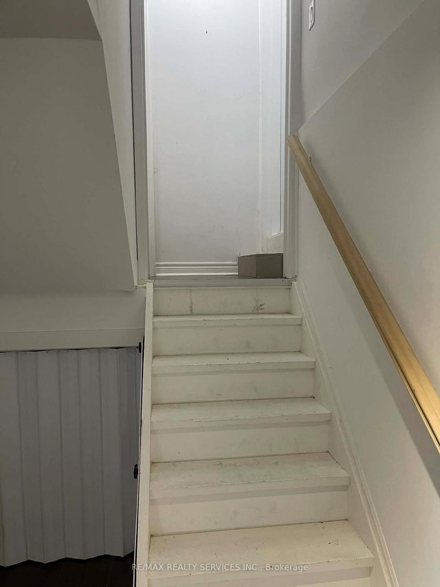 920 Ledbury Crescent