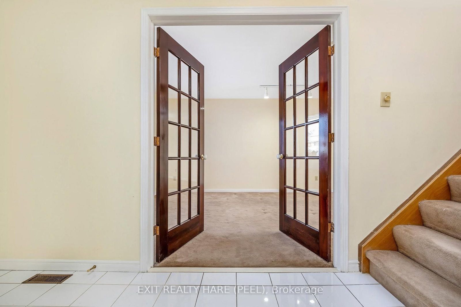 Detached House for sale at 47 Stillwater Crescent, Brampton, Ontario, L6X 3L2 - Brampton West - MLS: W13003184