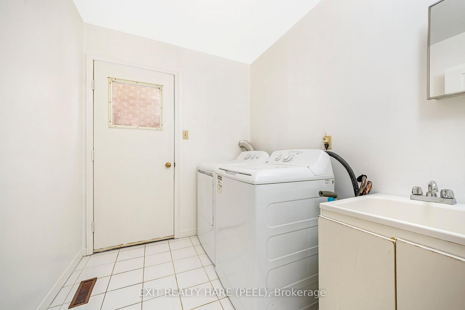 Detached House for sale at 47 Stillwater Crescent, Brampton, Ontario, L6X 3L2 - Brampton West - MLS: W13003184