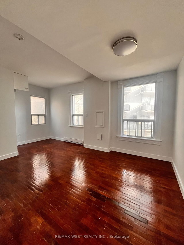 3 - 96 Springhurst Avenue