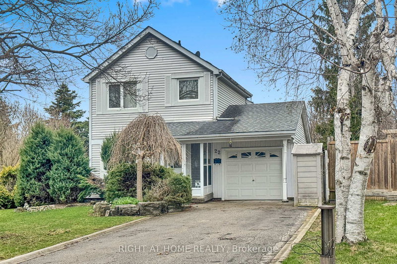 22 Blueridge Sq, Brampton, L6Z 1A1 | Image 3