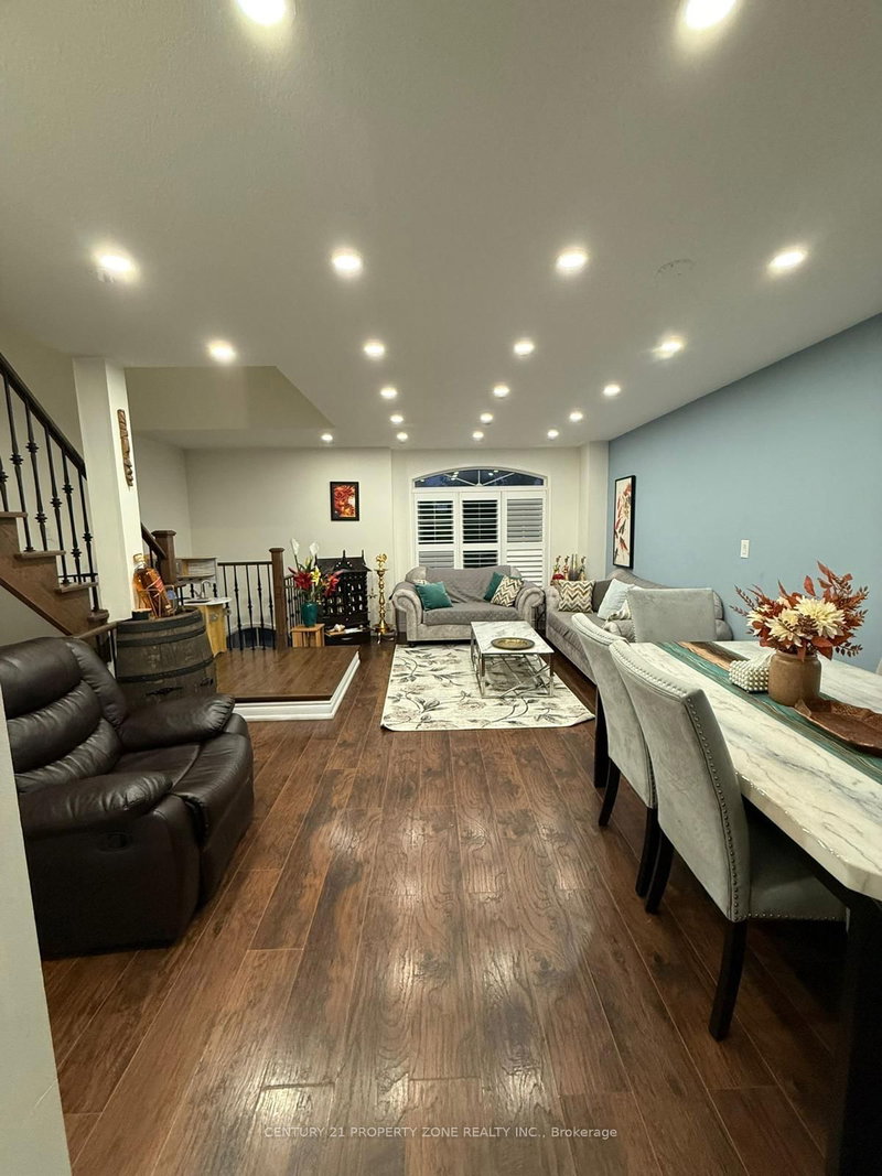 321 Aspendale Cres, Mississauga, L5W 0E7 | Image 2