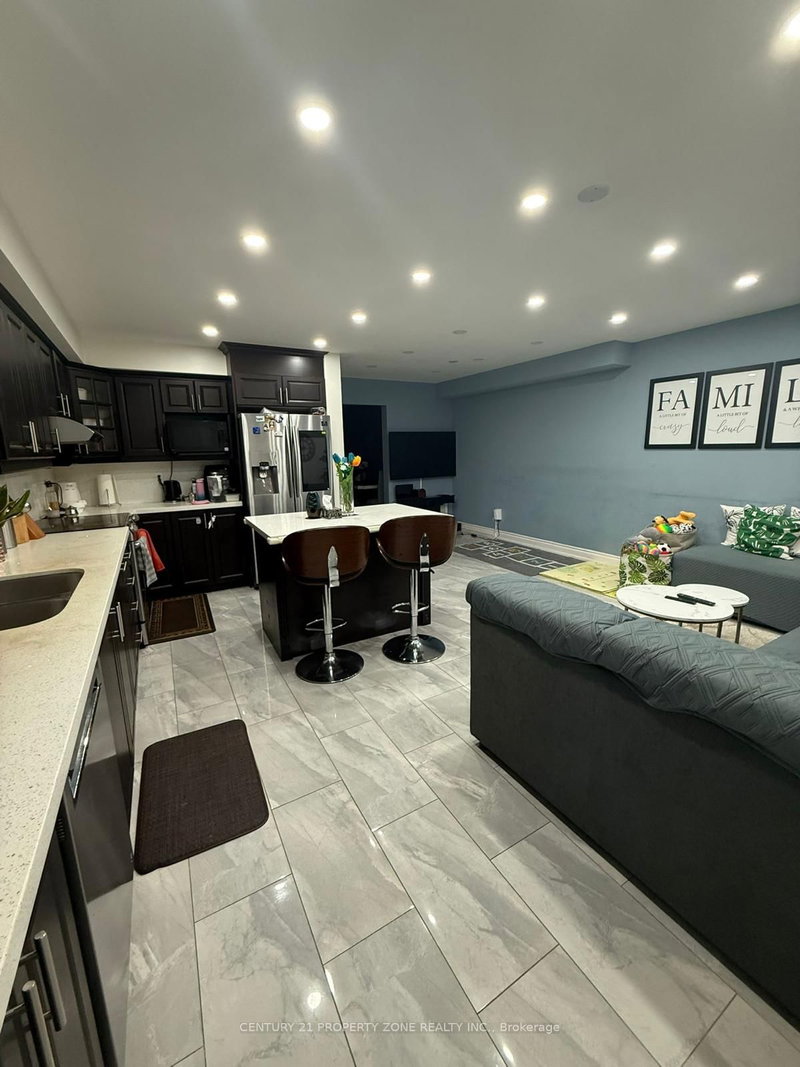 321 Aspendale Cres, Mississauga, L5W 0E7 | Image 3