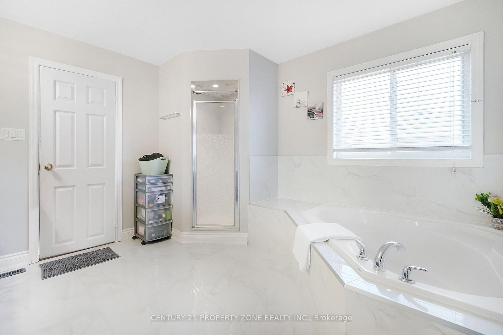 Detached House for sale at 43 Alice Springs Crescent, Brampton, Ontario, L6X 0R7 - Credit Valley - MLS: W13003462