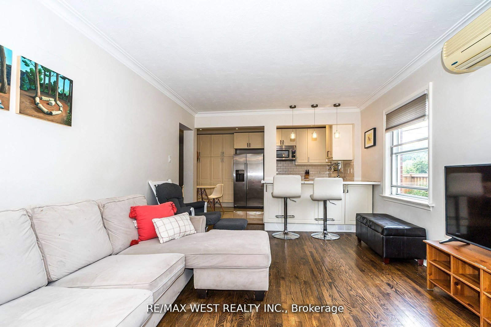 34 Penhurst Avenue, Unit Main Floor - Photo 9