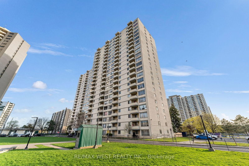 114 - 340 Dixon Rd, Toronto, M9R 1T1 | Image 2
