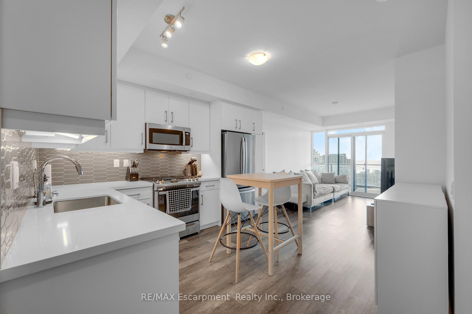 2007 James Street, Unit 704 - Photo 5