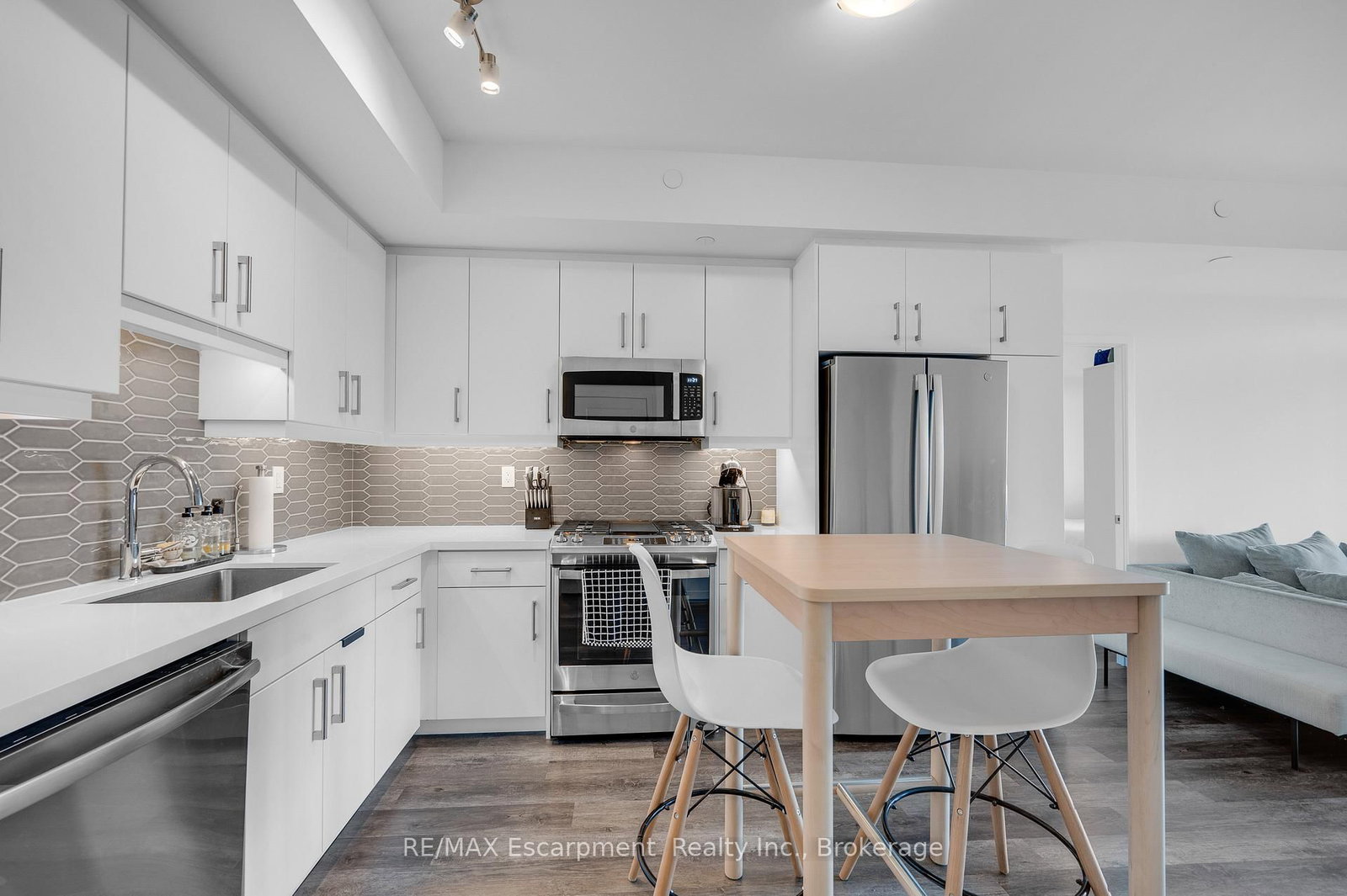 2007 James Street, Unit 704 - Photo 6