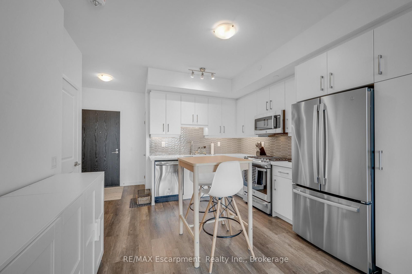 2007 James Street, Unit 704 - Photo 7