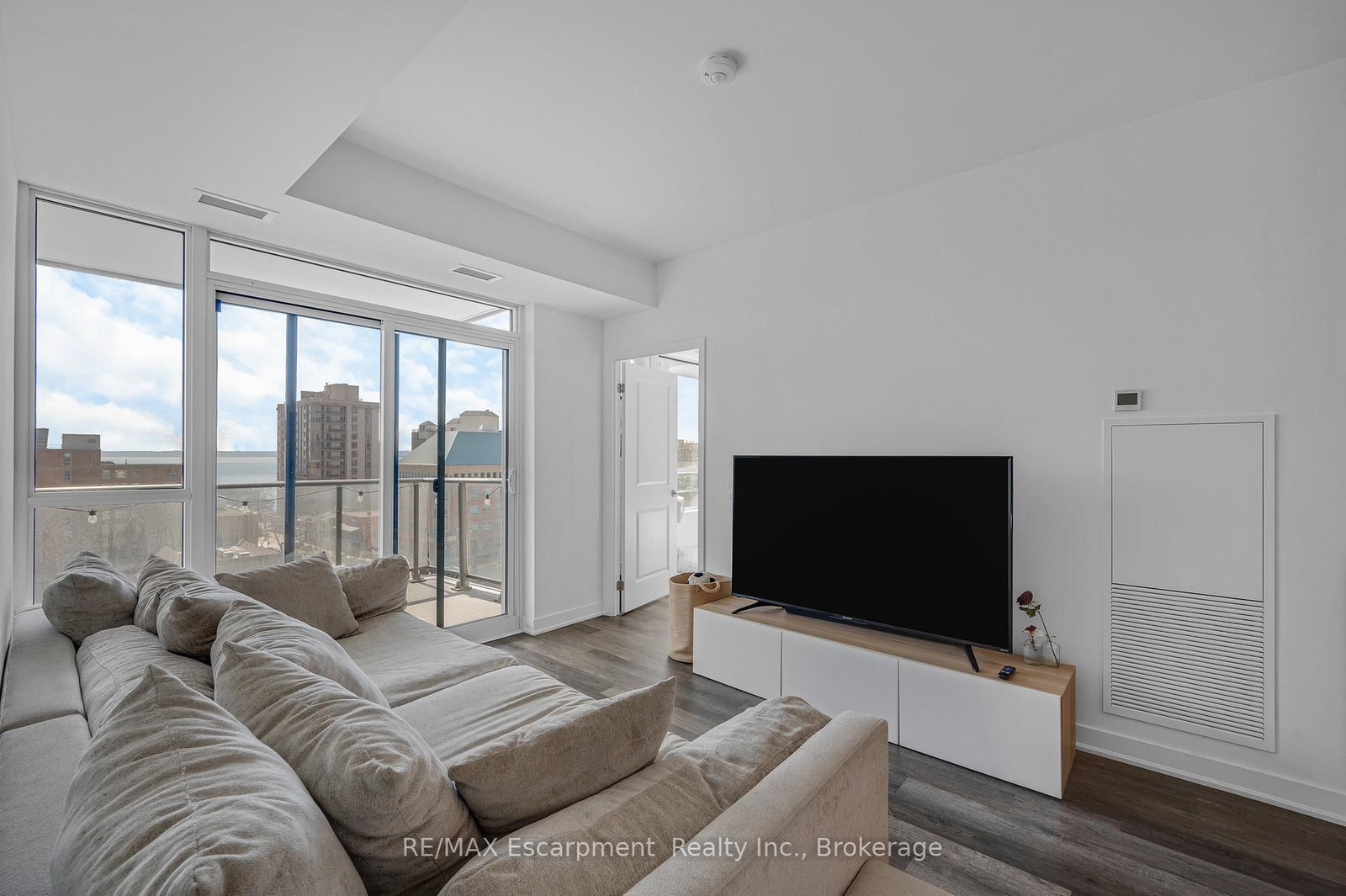 2007 James Street, Unit 704 - Photo 9