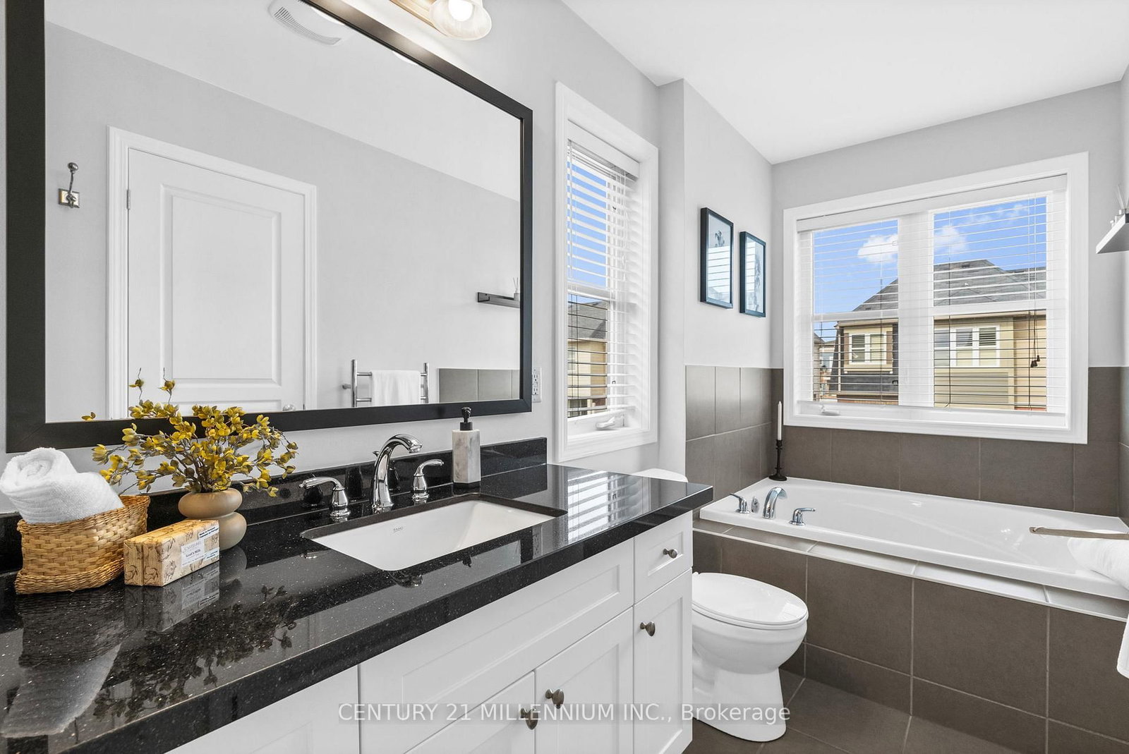 Townhouse for sale at 655 Cargill Path, Milton, Ontario, L9T 0G3 - Coates - MLS: W13003582