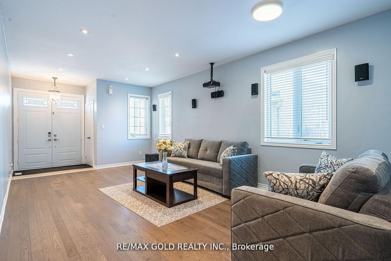 10 Spokanne St, Brampton, L6R 4A2 | Image 3