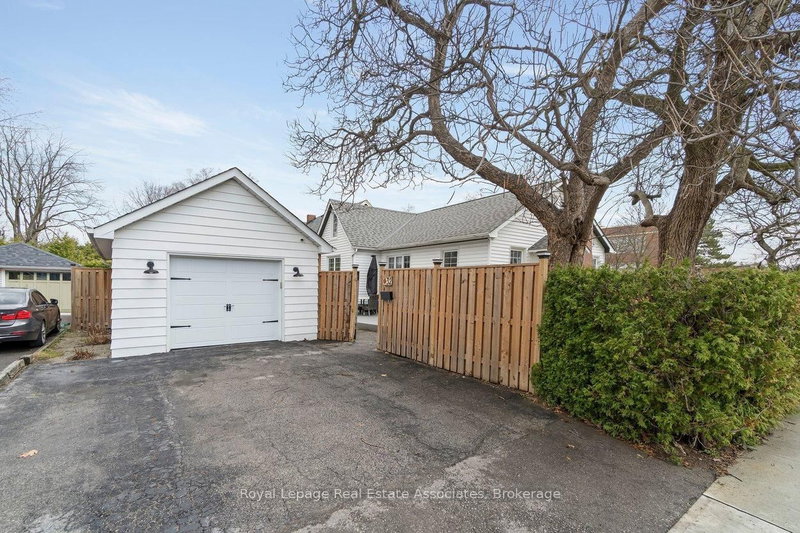 32 Craig St, Brampton, L6Y 1J1 | Image 2