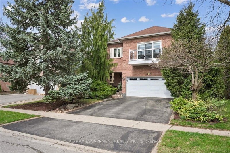 163 Romain Cres, Oakville, L6H 5A7 | Image 2