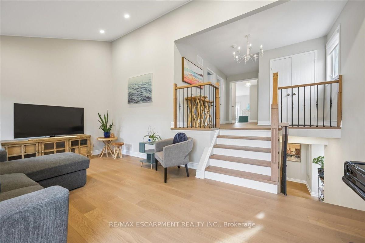 Detached House for sale at 163 Romain Crescent, Oakville, Ontario, L6H 5A7 - College Park - MLS: W13003754