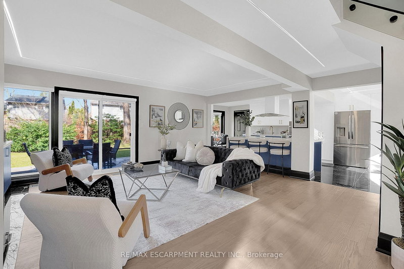 1915 Delaney Dr, Mississauga, L5J 3L1 | Image 2