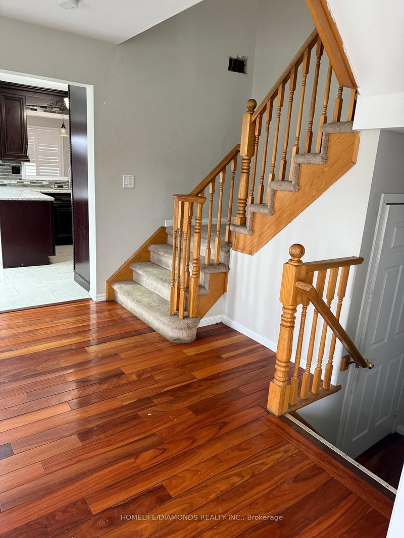 123 OATFIELD Rd, Brampton, L6R 1Y6 | Image 2