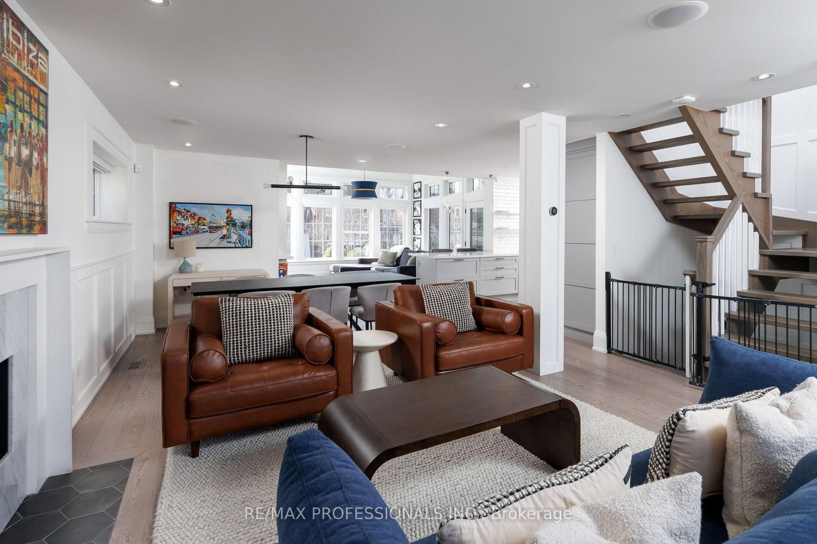 Detached House for sale at 9 Bernice Avenue, Toronto, Ontario, M8Y 1Z5 - Stonegate-Queensway - MLS: W13003874