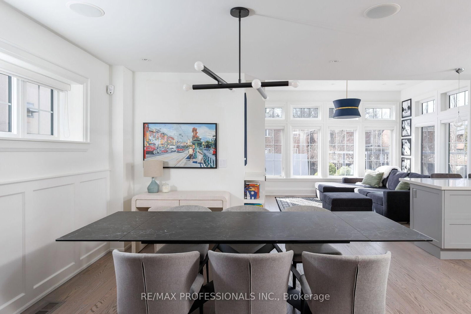 Detached House for sale at 9 Bernice Avenue, Toronto, Ontario, M8Y 1Z5 - Stonegate-Queensway - MLS: W13003874