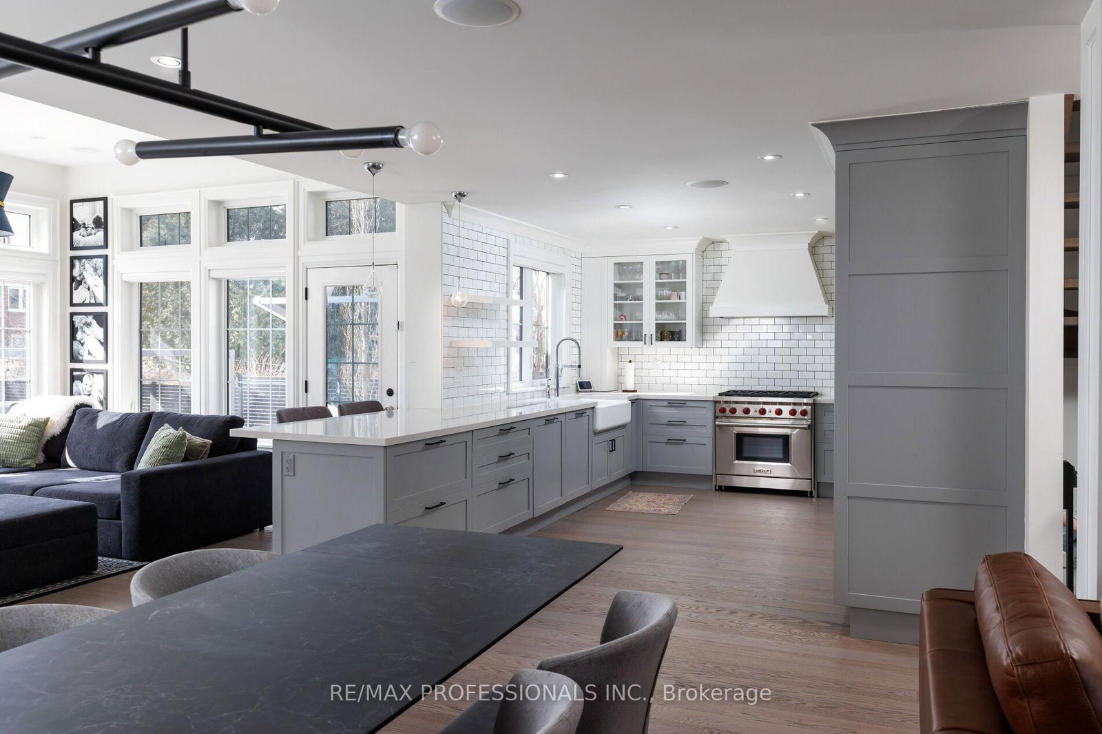 Detached House for sale at 9 Bernice Avenue, Toronto, Ontario, M8Y 1Z5 - Stonegate-Queensway - MLS: W13003874