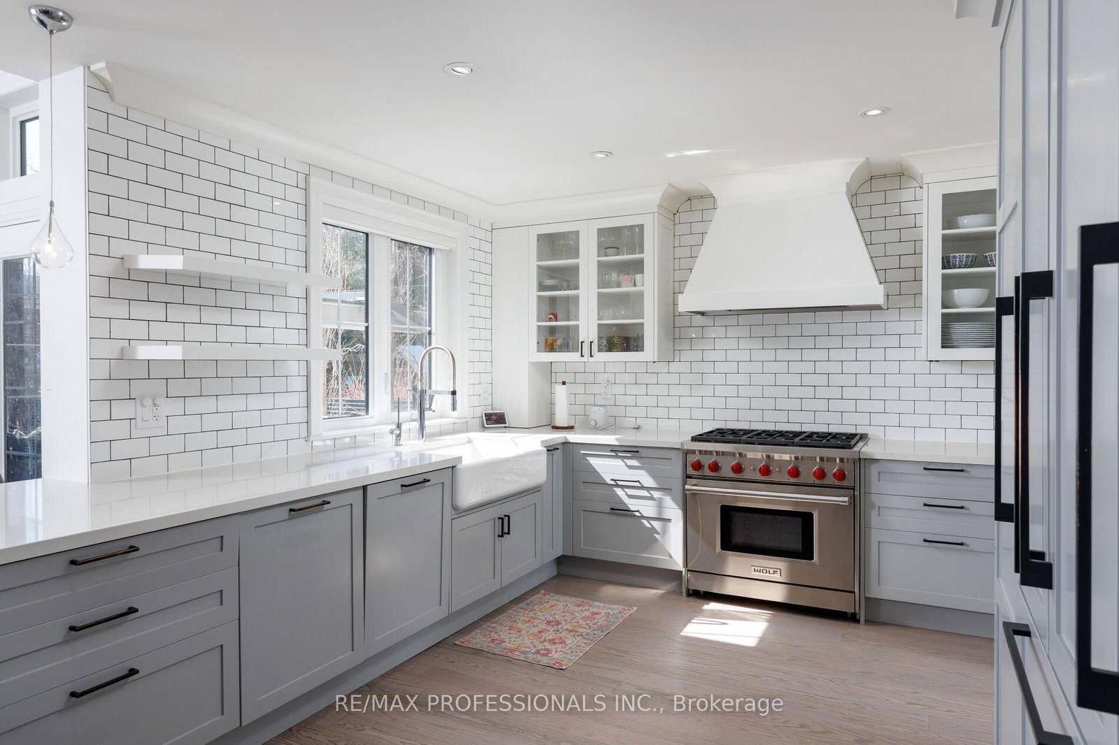 Detached House for sale at 9 Bernice Avenue, Toronto, Ontario, M8Y 1Z5 - Stonegate-Queensway - MLS: W13003874