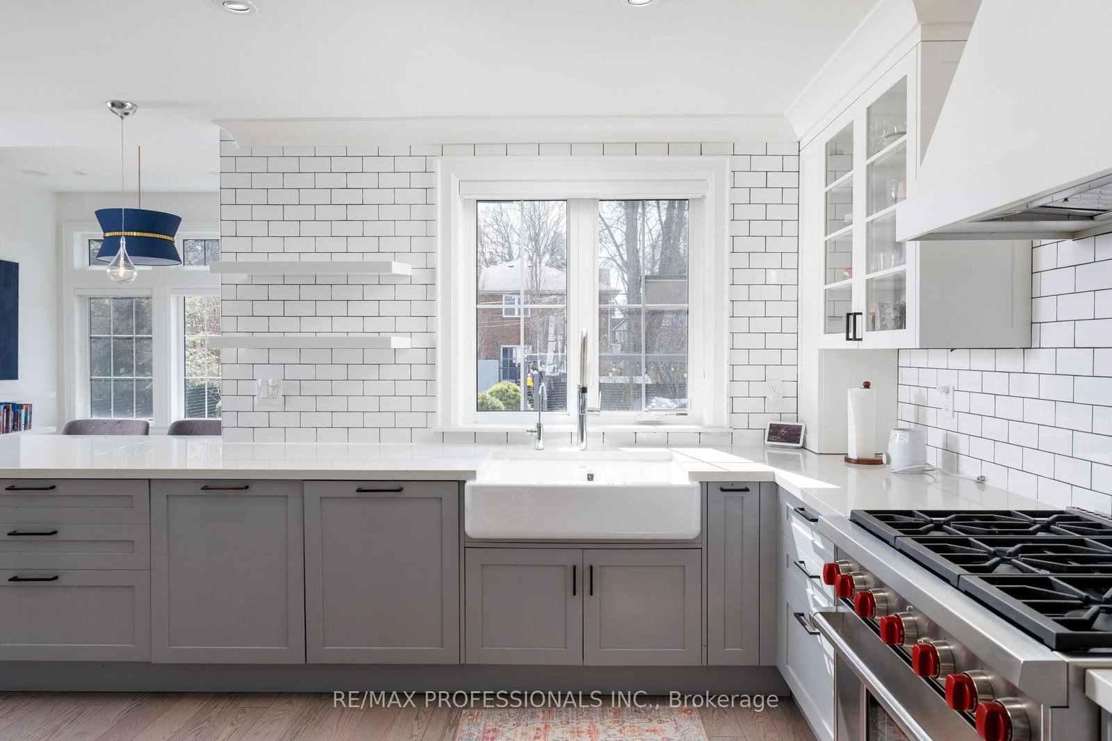 Detached House for sale at 9 Bernice Avenue, Toronto, Ontario, M8Y 1Z5 - Stonegate-Queensway - MLS: W13003874