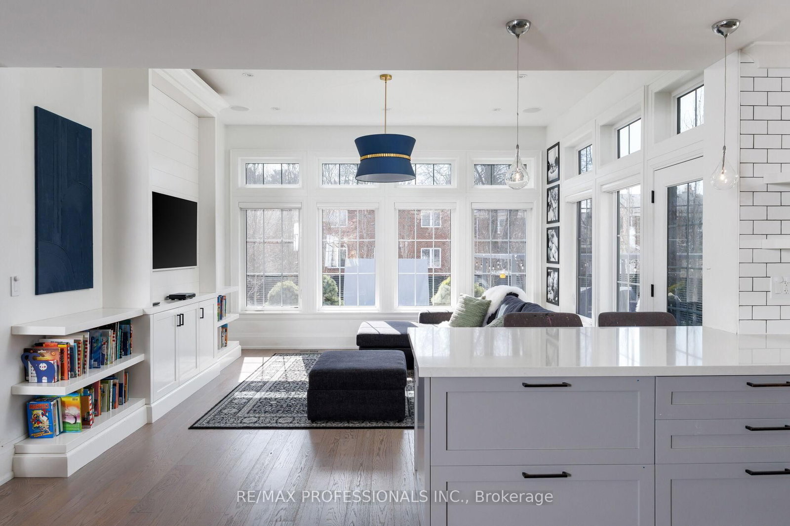 Detached House for sale at 9 Bernice Avenue, Toronto, Ontario, M8Y 1Z5 - Stonegate-Queensway - MLS: W13003874