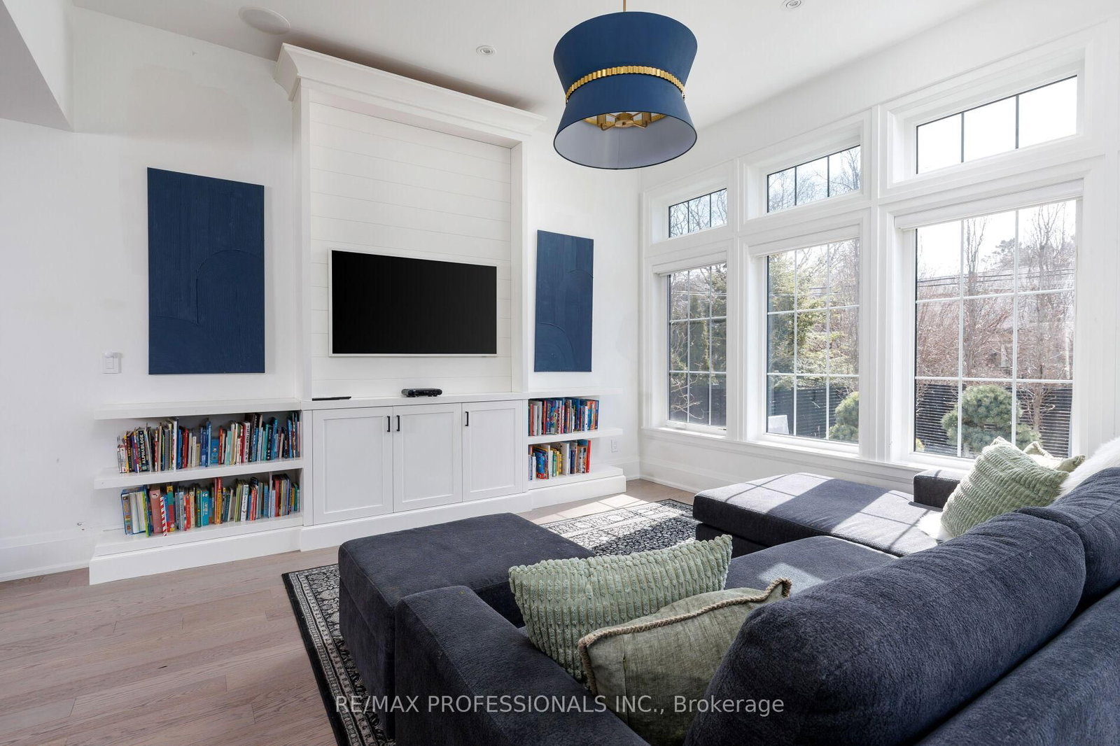 Detached House for sale at 9 Bernice Avenue, Toronto, Ontario, M8Y 1Z5 - Stonegate-Queensway - MLS: W13003874