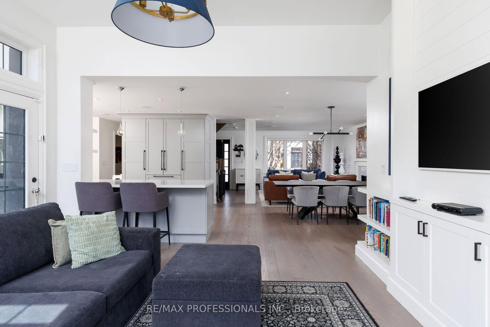 Detached House for sale at 9 Bernice Avenue, Toronto, Ontario, M8Y 1Z5 - Stonegate-Queensway - MLS: W13003874