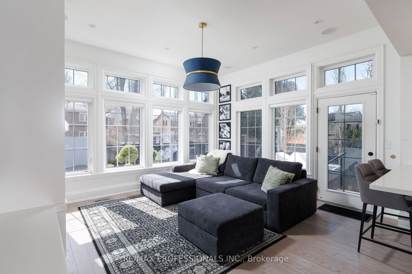 Detached House for sale at 9 Bernice Avenue, Toronto, Ontario, M8Y 1Z5 - Stonegate-Queensway - MLS: W13003874