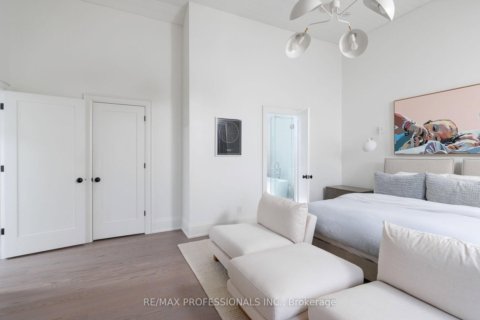 Detached House for sale at 9 Bernice Avenue, Toronto, Ontario, M8Y 1Z5 - Stonegate-Queensway - MLS: W13003874