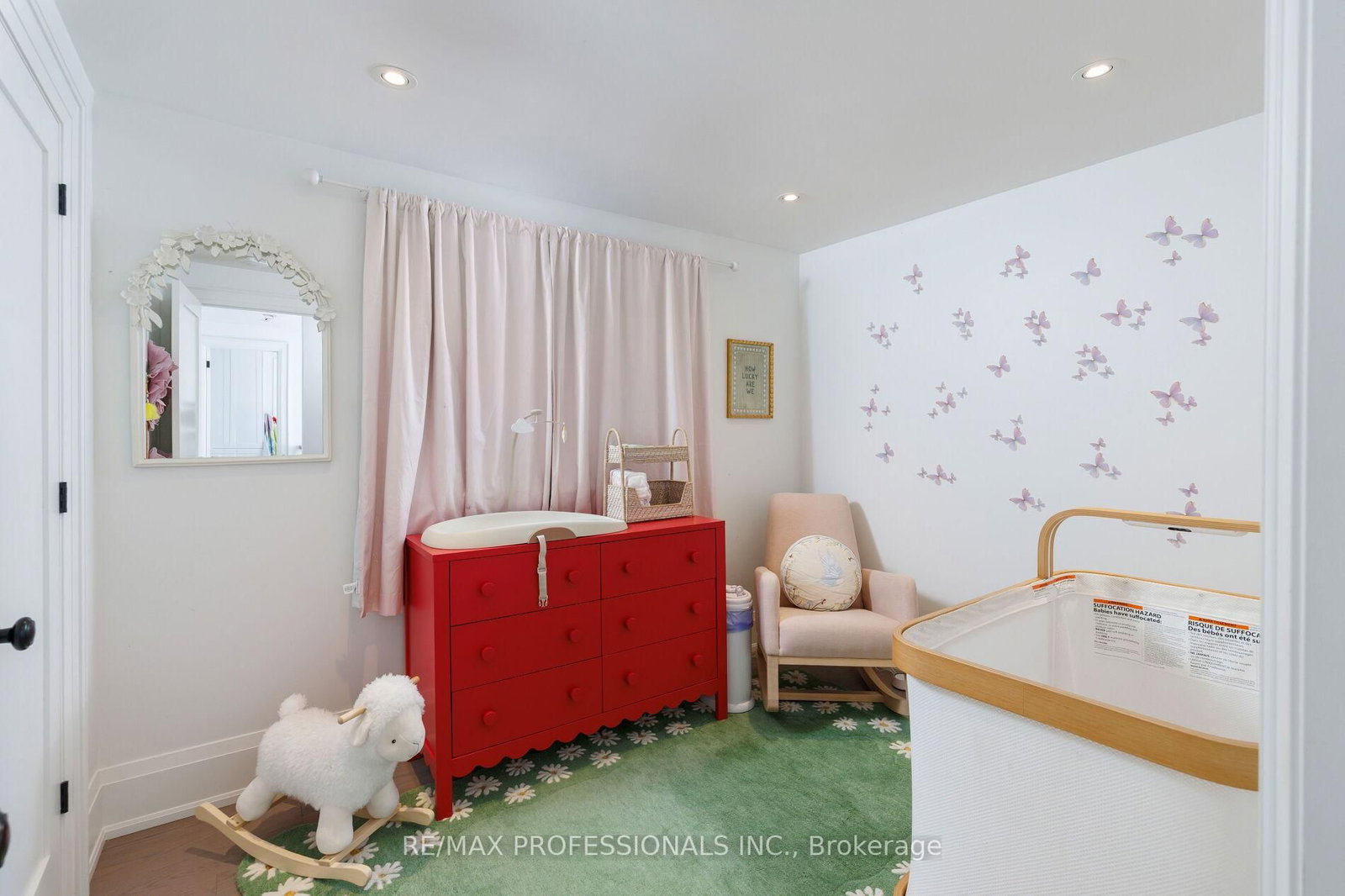 Detached House for sale at 9 Bernice Avenue, Toronto, Ontario, M8Y 1Z5 - Stonegate-Queensway - MLS: W13003874