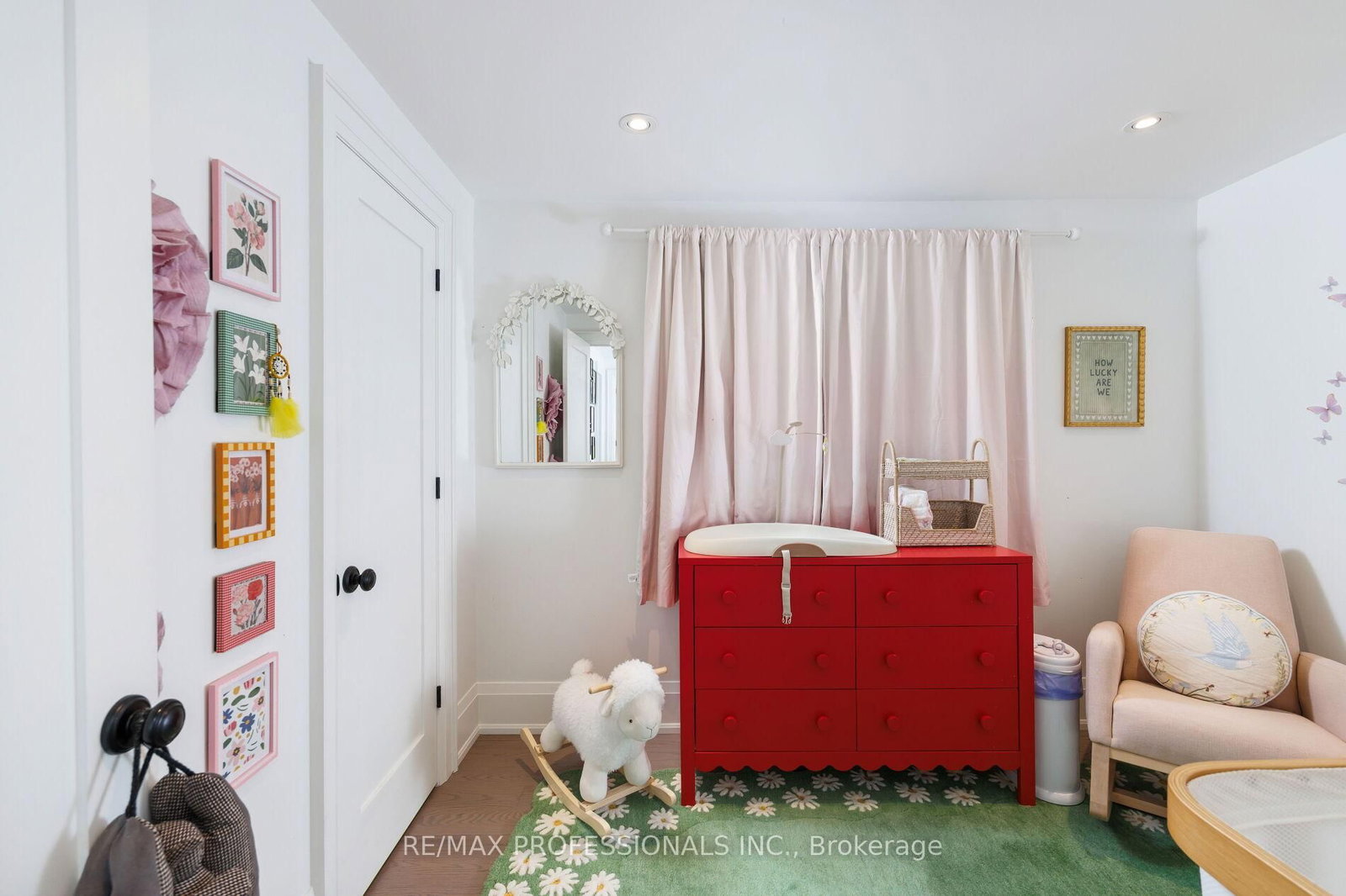 Detached House for sale at 9 Bernice Avenue, Toronto, Ontario, M8Y 1Z5 - Stonegate-Queensway - MLS: W13003874