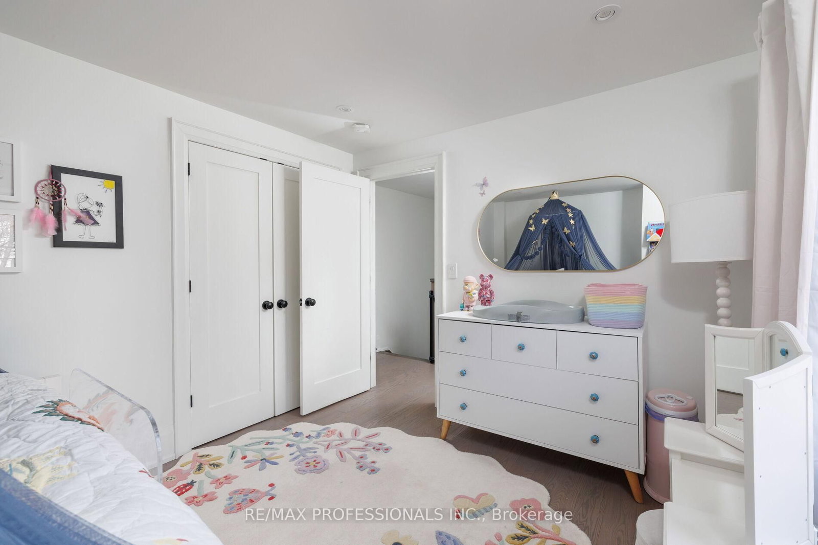 Detached House for sale at 9 Bernice Avenue, Toronto, Ontario, M8Y 1Z5 - Stonegate-Queensway - MLS: W13003874