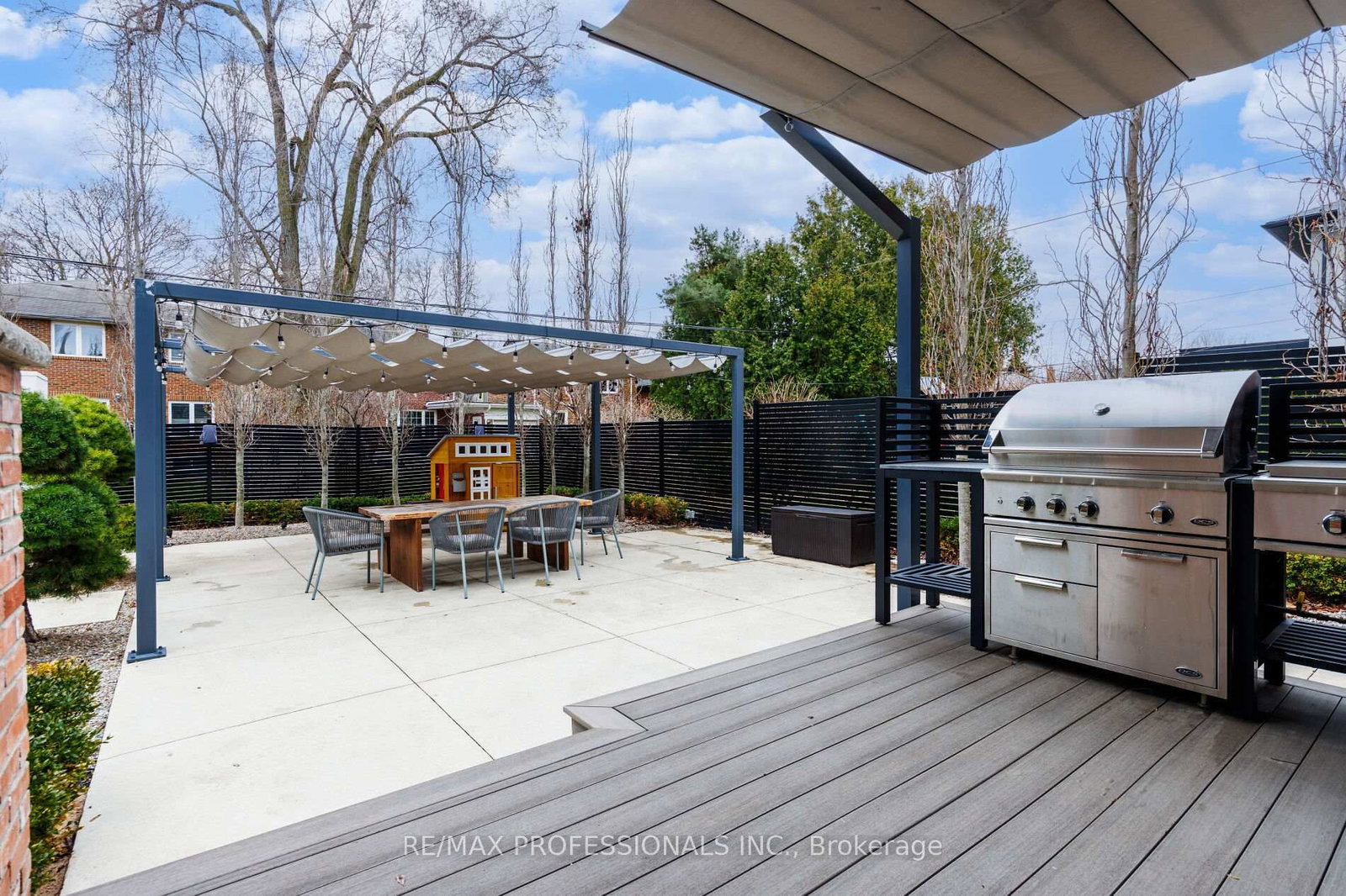 Detached House for sale at 9 Bernice Avenue, Toronto, Ontario, M8Y 1Z5 - Stonegate-Queensway - MLS: W13003874