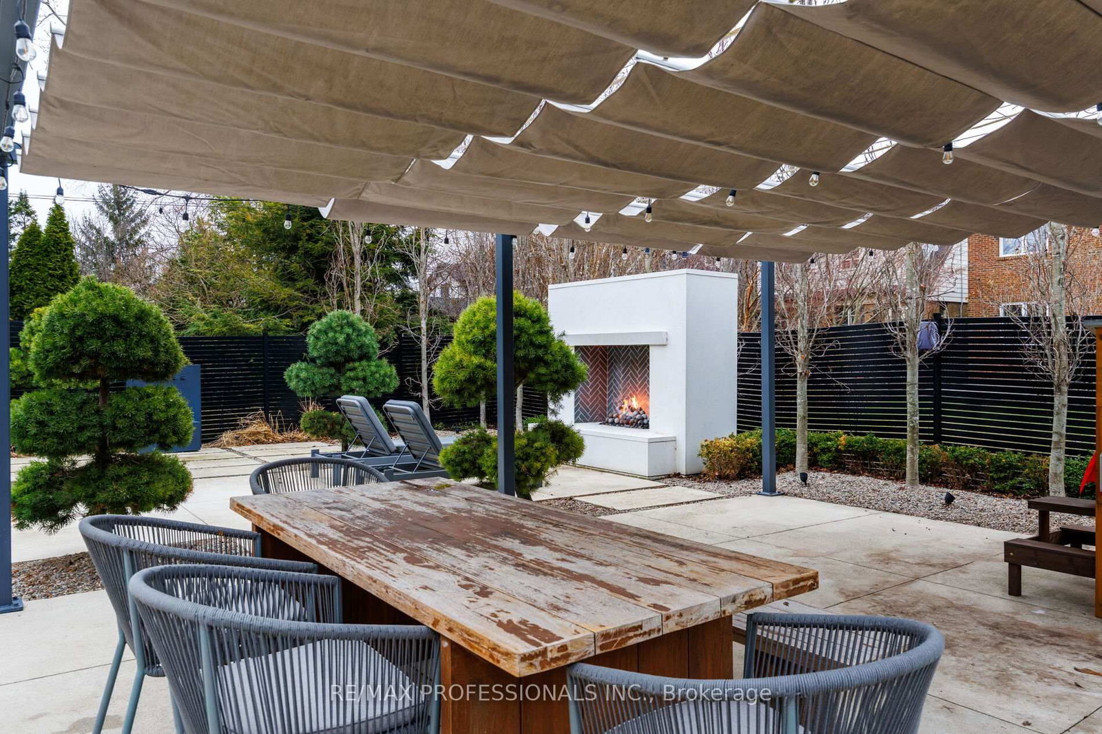 Detached House for sale at 9 Bernice Avenue, Toronto, Ontario, M8Y 1Z5 - Stonegate-Queensway - MLS: W13003874