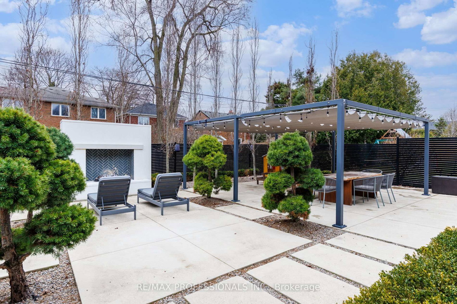 Detached House for sale at 9 Bernice Avenue, Toronto, Ontario, M8Y 1Z5 - Stonegate-Queensway - MLS: W13003874