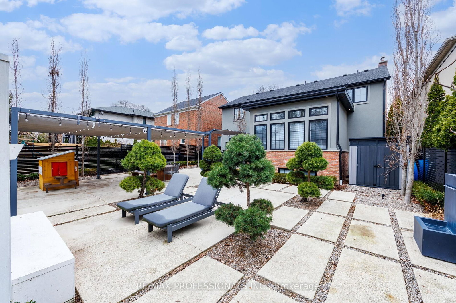 Detached House for sale at 9 Bernice Avenue, Toronto, Ontario, M8Y 1Z5 - Stonegate-Queensway - MLS: W13003874