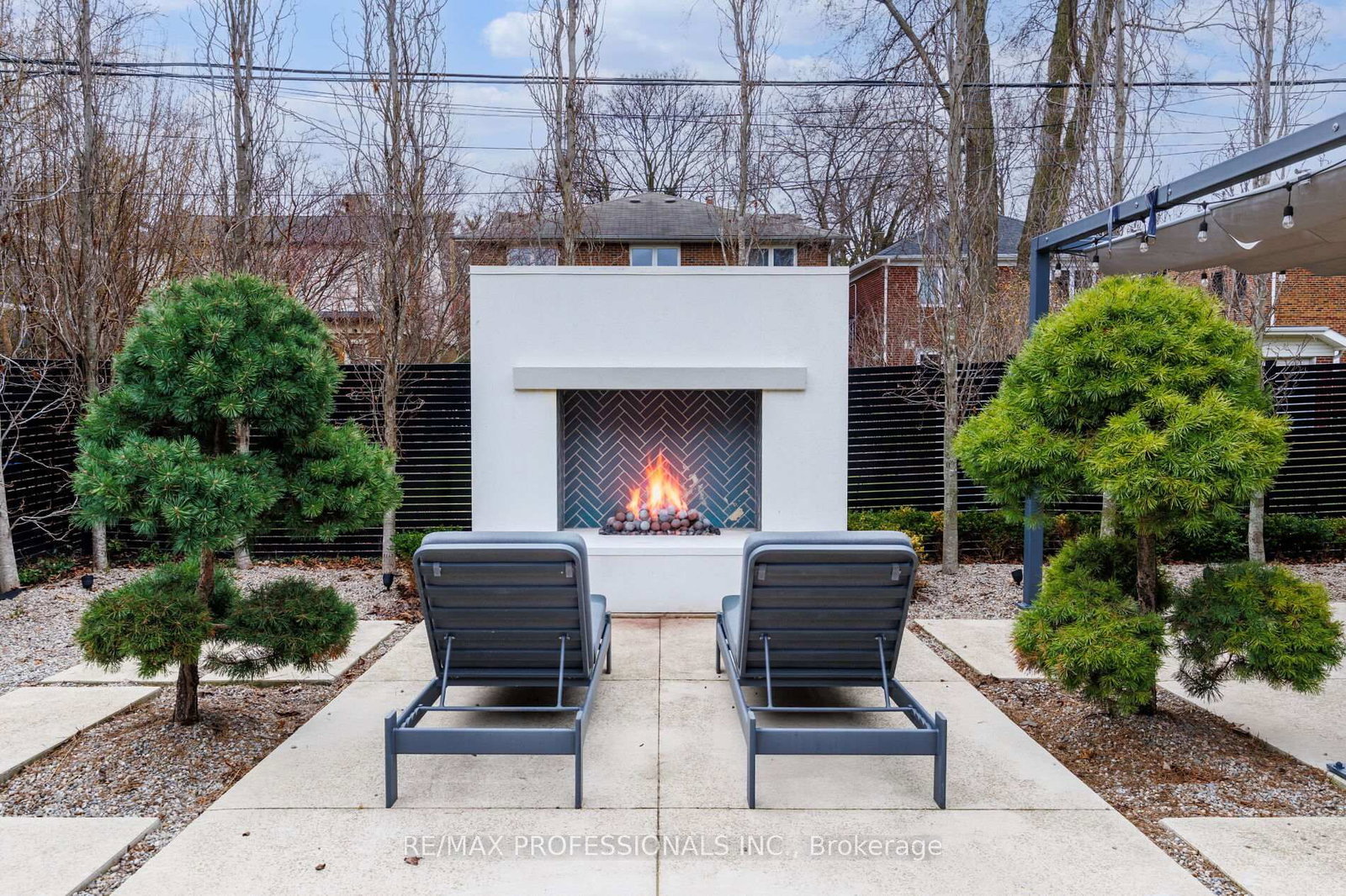 Detached House for sale at 9 Bernice Avenue, Toronto, Ontario, M8Y 1Z5 - Stonegate-Queensway - MLS: W13003874