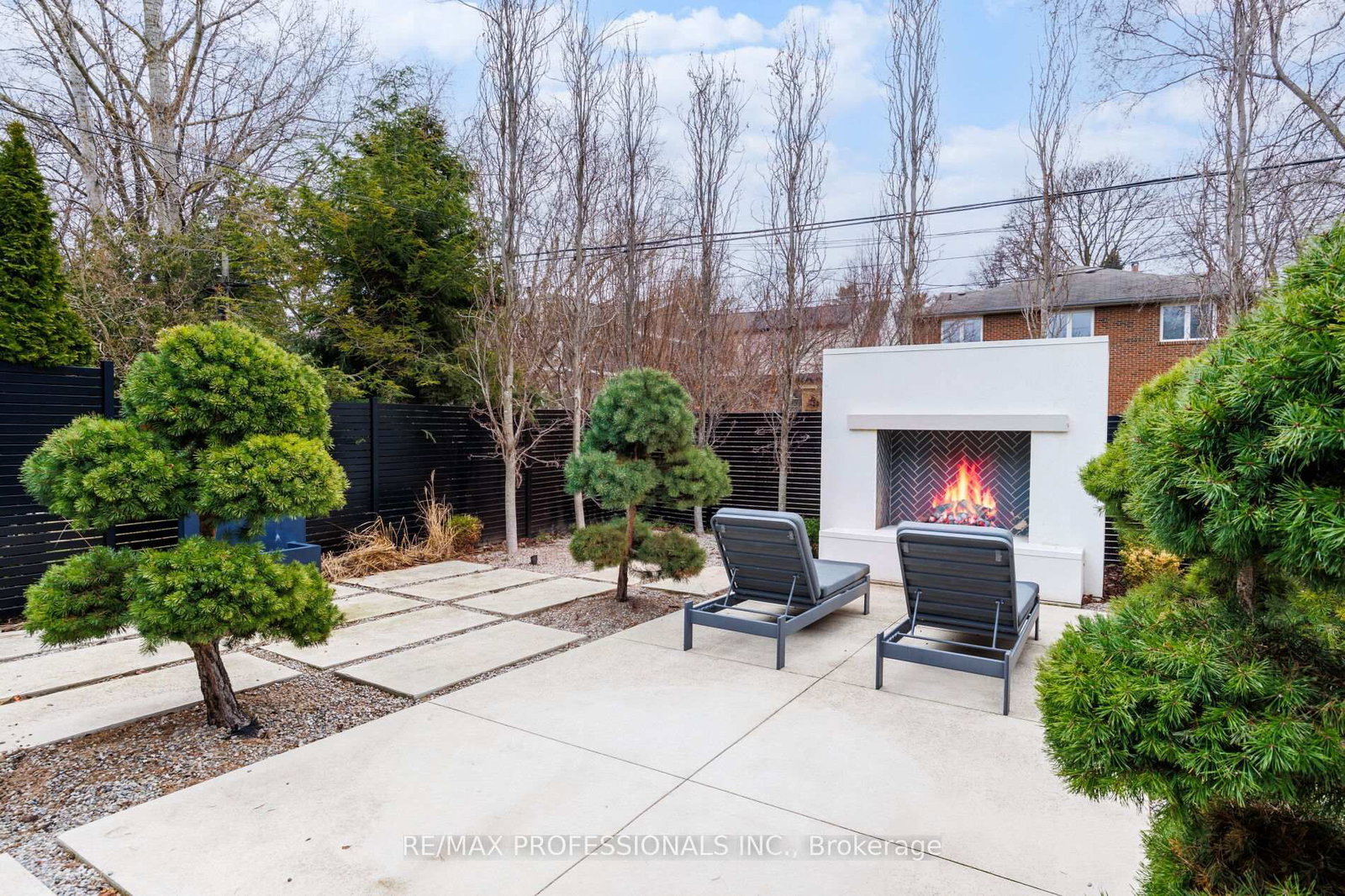 Detached House for sale at 9 Bernice Avenue, Toronto, Ontario, M8Y 1Z5 - Stonegate-Queensway - MLS: W13003874