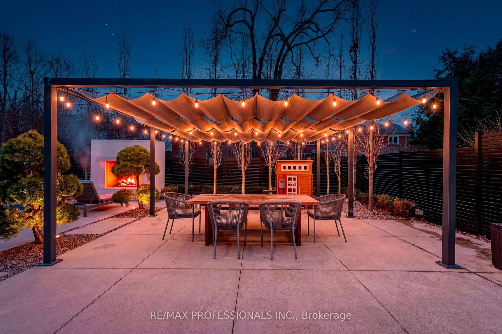 Detached House for sale at 9 Bernice Avenue, Toronto, Ontario, M8Y 1Z5 - Stonegate-Queensway - MLS: W13003874