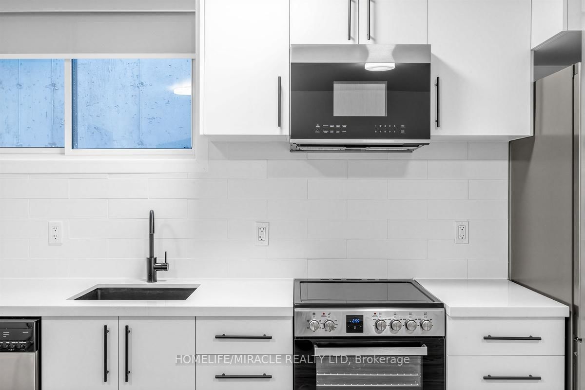 148 Glenlake Avenue, Unit 3 - Photo 10