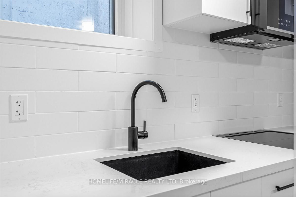 148 Glenlake Avenue, Unit 3 - Photo 11