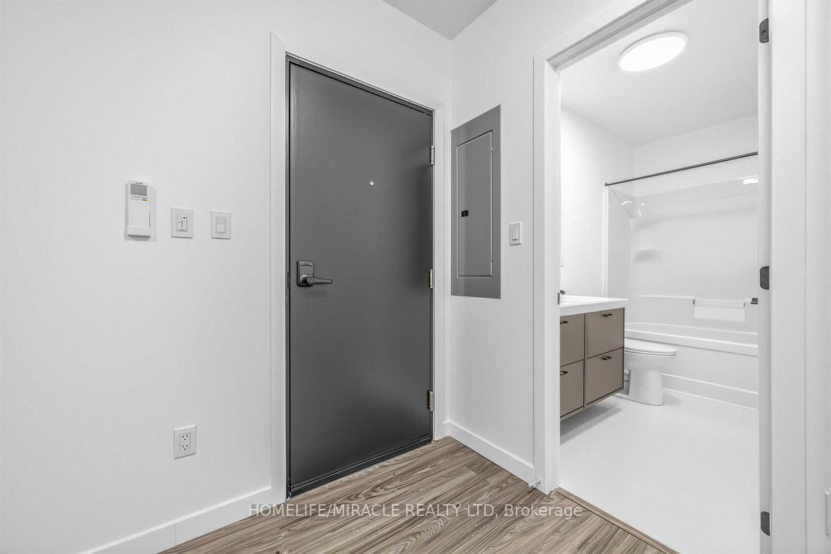 148 Glenlake Avenue, Unit 3 - Photo 5