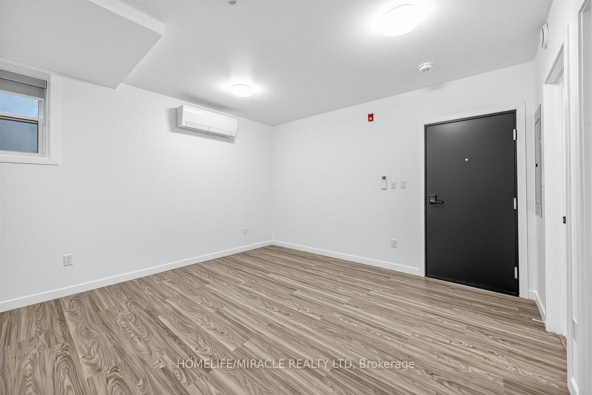 148 Glenlake Avenue, Unit 3 - Photo 6