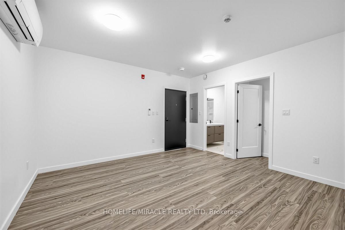 148 Glenlake Avenue, Unit 3 - Photo 7